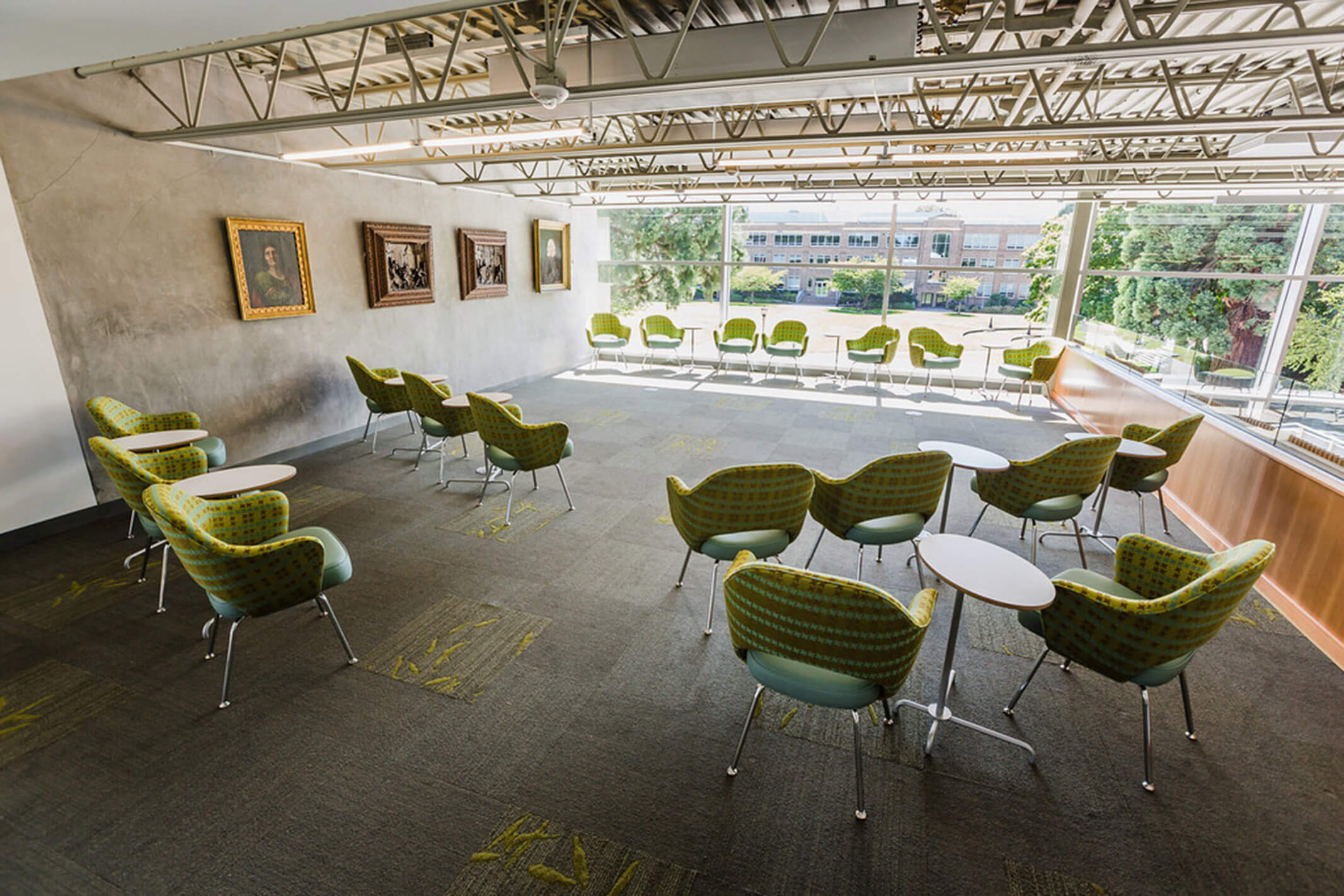 Saarinen Executive Chair at an art space